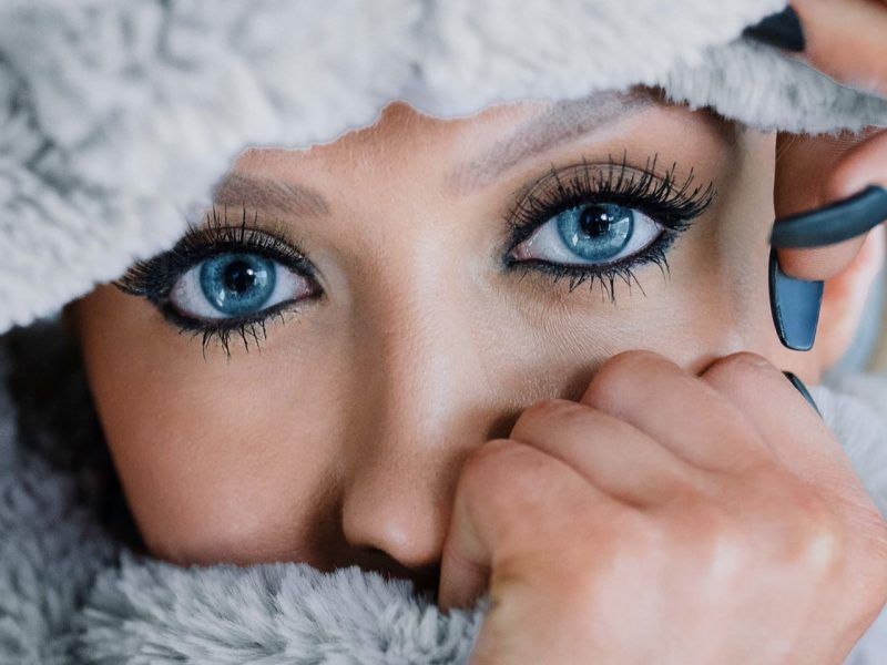 Close up de los ojos de grandes muy bien maquillados