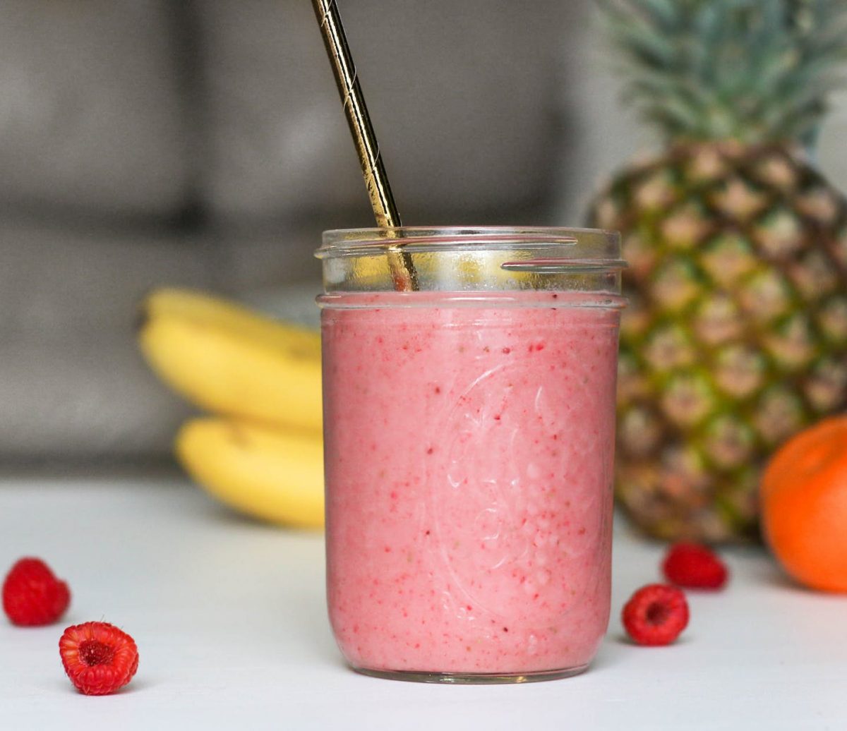 Smoothie de avena y frutos rojos congelados